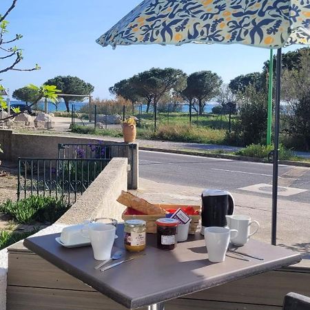 Meze Avec Vue Face A L'Etang Villa Екстериор снимка