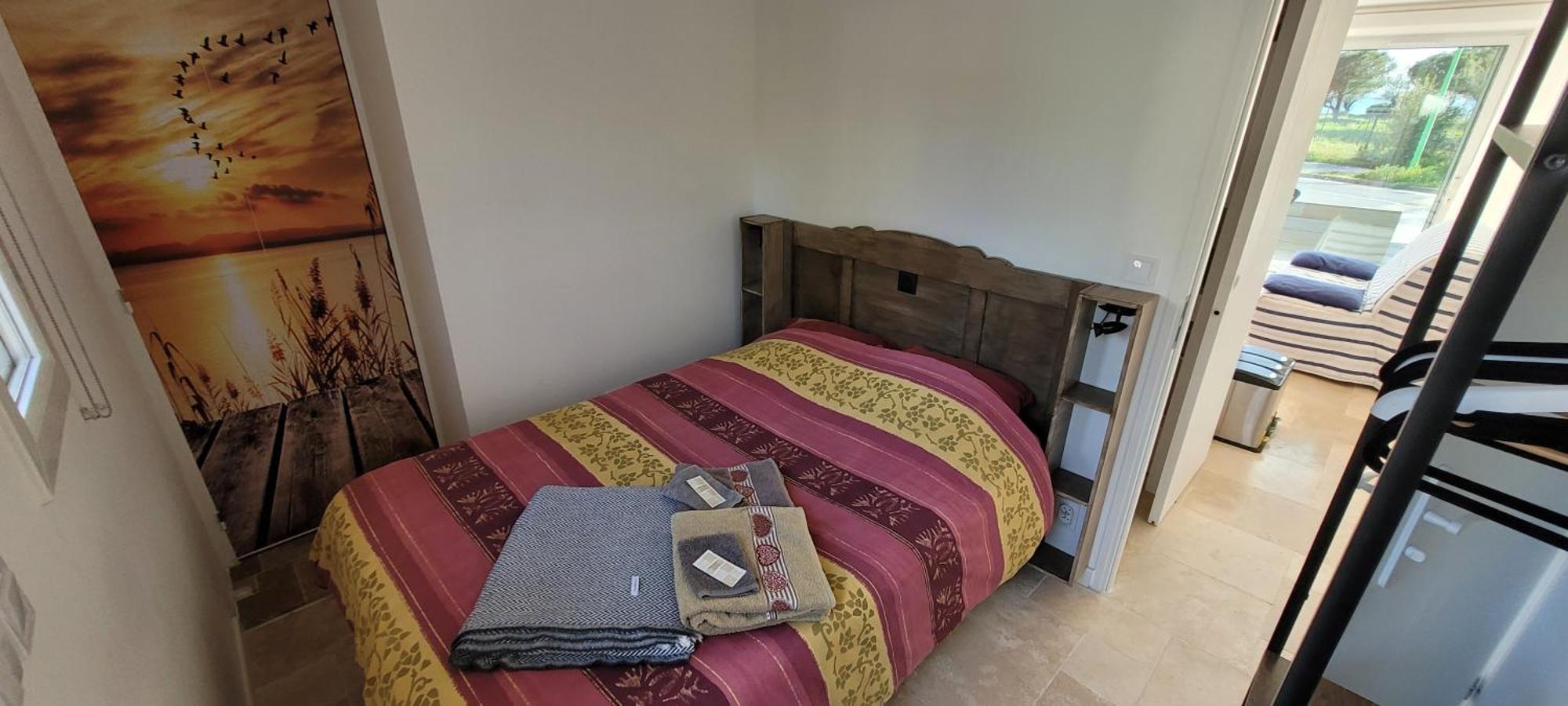 Meze Avec Vue Face A L'Etang Villa Екстериор снимка